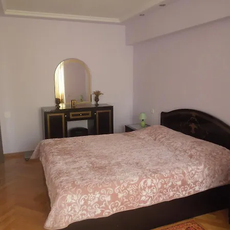 Nellie'S Apartment Batumi Exterior photo