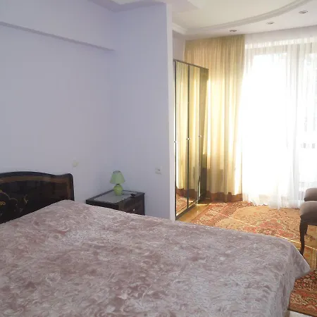 Nellie'S Apartment Batumi Exterior photo
